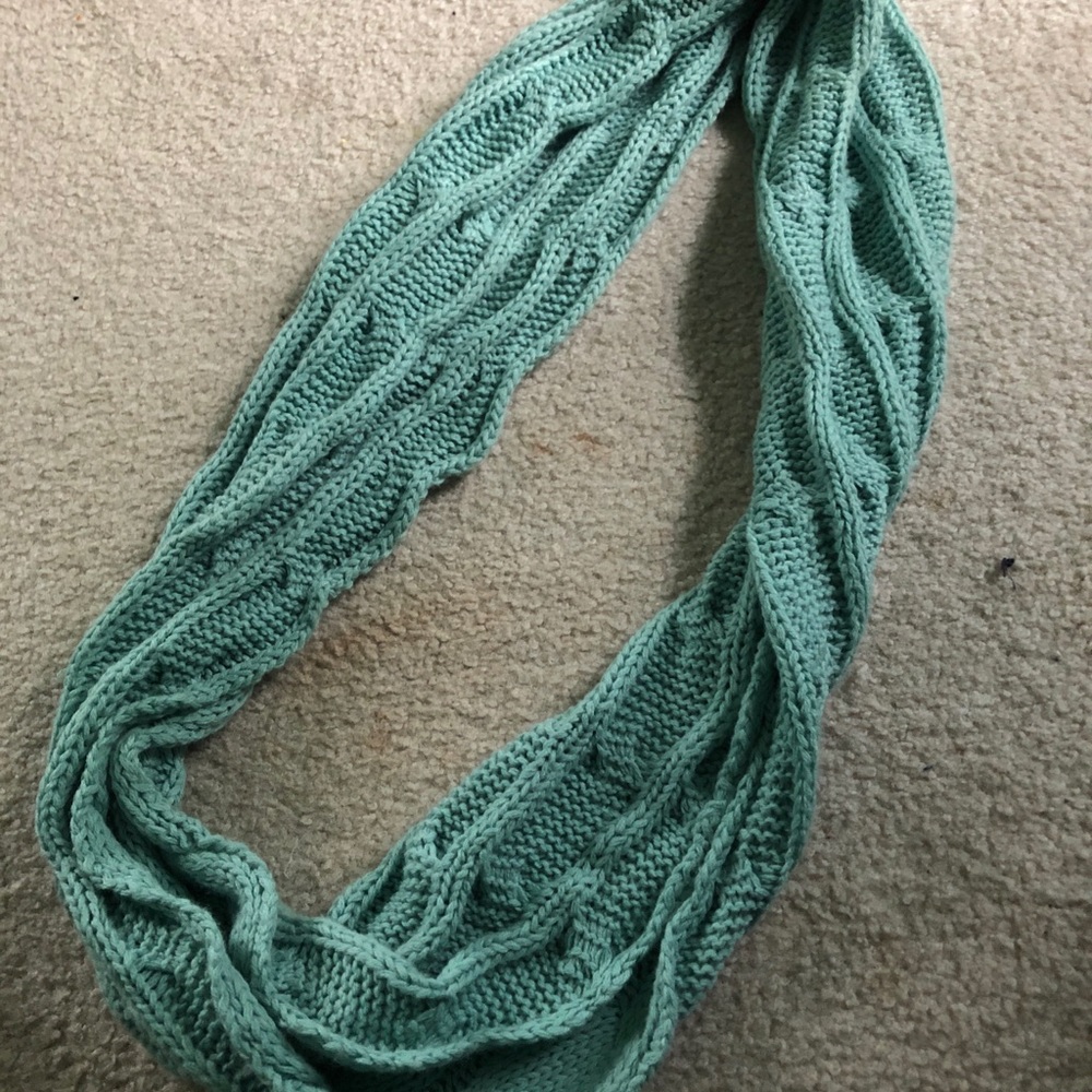 ⭐️Thick Teal Knit Infinity Scarf